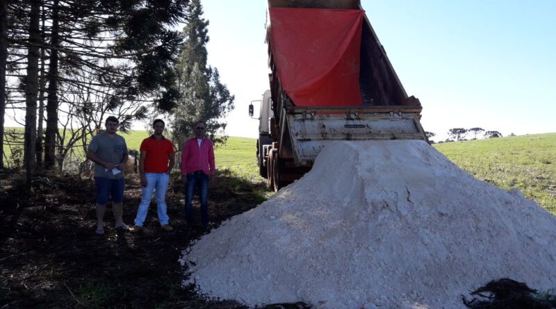 Produtor Rural ; Diretor da Agricultura Gustavo de Lima Ties ; Secretaria de Obras Rurais Ursinho